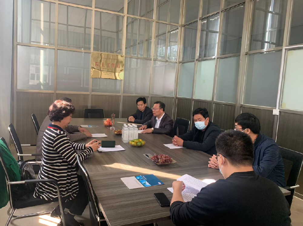 中国驻欧盟商会秘书长、山东分会会长赵卫星先生及夫人贺华女士到厂参观，双方就对俄出口贸易、技术交流、人才引进等事项进行了深入交流、交换意见。双方均对深化合作、加深往来表示了期许，加快推进实质性合作。