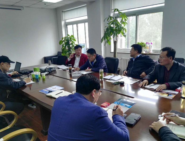 2019年4月27日中国矿业增值服务联盟理事长饶绮麟、常务副秘书长唐懿、副秘书长张军生等领导参加中国矿业增值服务联盟理事会座谈会，并与鱼台县县委副书记县长刘学圣、副县长王成广、县投资促进局合作中心主任陈庆鹤、济宁康华机电科技有限公司总经理陈端庭就鱼台县工矿企业发展及济宁康华机电科技有限公司新旧动能转换提出了宝贵意见，并计划5月上旬到济宁康华机电科技有限公司调研给康华公司制定下步发展战略目标。