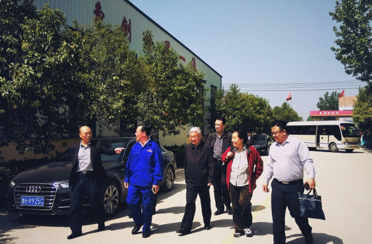 2019年04月18日中高会军民两用技术创新工作委员会常务副主任军委科技委专家（原空军装备研究院副总工程师）张策、中高会军民两用技术创新工作委员会专家办公室副主任、中国兵器工业集团新技术推广所高级工程师吕德龙、副主任（原航天信息中心主任）盛智龙等一行在鱼台县副县长王成广的陪同下到济宁康华机电科技有限公司调研。